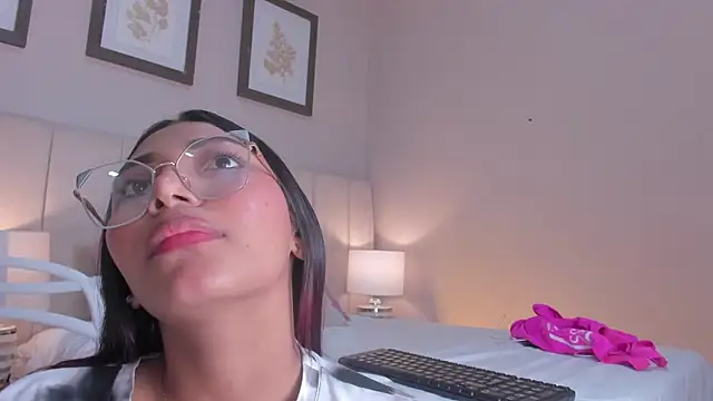 vanessa  stp online show from 06/25/26, 06:34