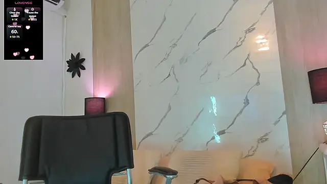 Snapshot of DanniValencia chatting on 06/15/26, 07:38 DanniValencia online show from 06/15/26, 07:38