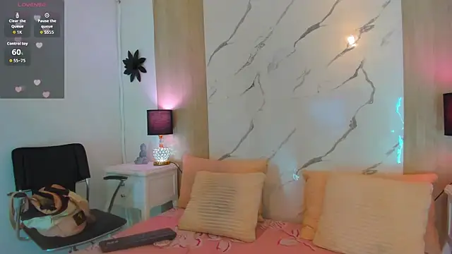 Snapshot of DanniValencia chatting on 06/19/26, 01:26 DanniValencia online show from 06/19/26, 01:26