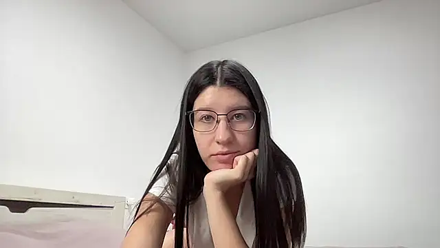 Snapshot of Leeka_08 chatting on 07/04/26, 01:39 Leeka 08 online show from 07/04/26, 01:39