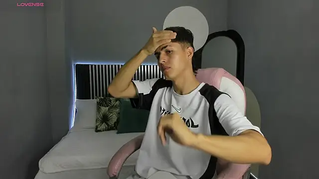 Axel Mendozaa online show from 06/11/26, 08:07