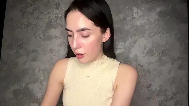 Snapshot of Ailish_Loveee chatting on 07/19/26, 03:49 Ailish Loveee online show from 07/19/26, 03:49