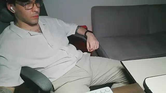 Snapshot of Luca-ItaloArgen chatting on 06/09/26, 05:08 Luca-ItaloArgen online show from 06/09/26, 05:08