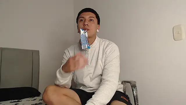 Owenn  blueee online show from 06/12/26, 03:16