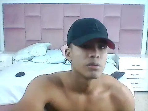 Snapshot of david-sala chatting on 06/17/26, 01:56 david-sala online show from 06/17/26, 01:56