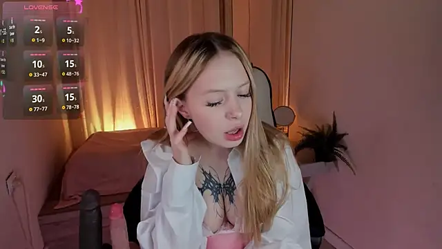 Snapshot of Veronika_Blush chatting on 06/23/26, 09:18 Veronika Blush online show from 06/23/26, 09:18