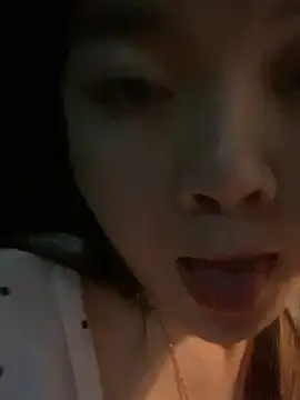 Snapshot of qianduoduo521 chatting on 06/27/26, 05:18 qianduoduo521 online show from 06/27/26, 05:18