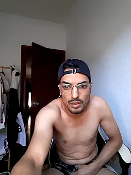 Snapshot of morenazomamon chatting on 07/05/26, 10:22 morenazomamon online show from 07/05/26, 10:22