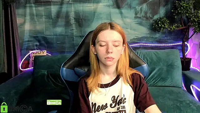 CarolInWonderland online show from 07/01/26, 06:59