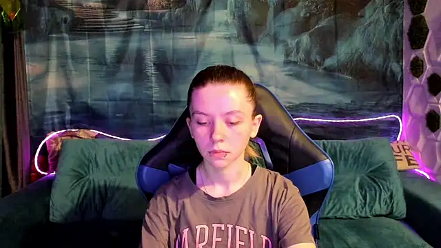CarolInWonderland online show from 07/14/26, 06:29