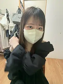 Snapshot of Miiruuu75 chatting on 06/10/26, 12:11 Miiruuu75 online show from 06/10/26, 12:11