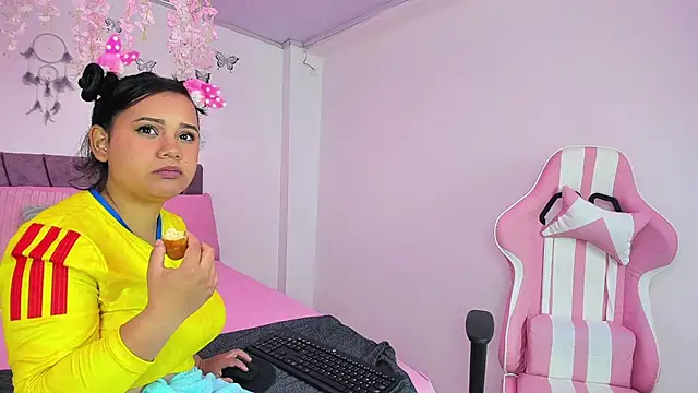 NahomyEvans online show from 06/17/26, 12:40