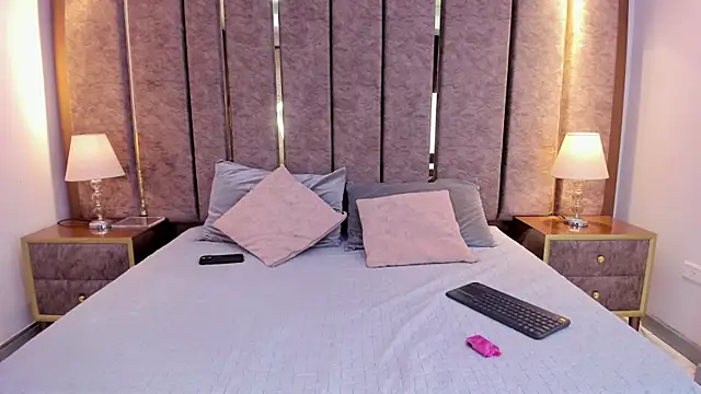 MiaCastle  online show from 07/27/26, 08:16