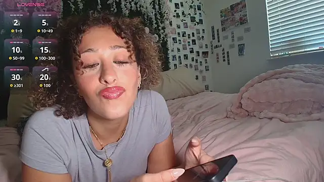 LyraCovee online show from 07/11/26, 12:13