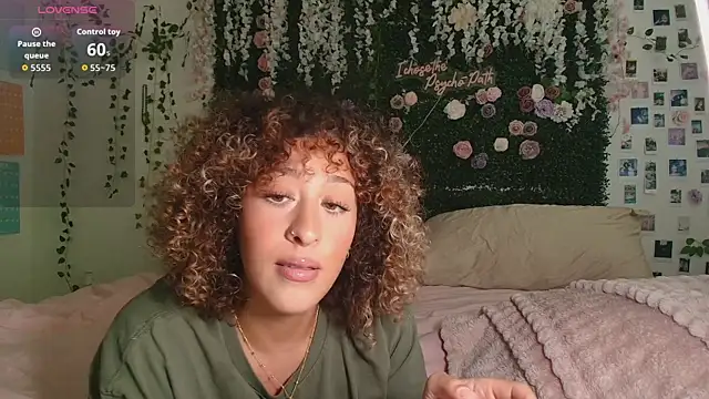 LyraCovee online show from 07/21/26, 12:24