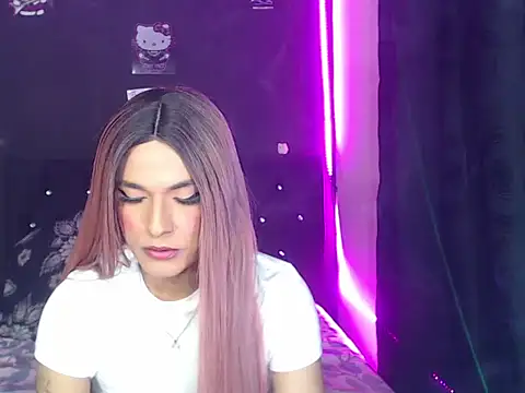 Snapshot of madame_kitty chatting on 06/16/26, 03:20 madame kitty online show from 06/16/26, 03:20