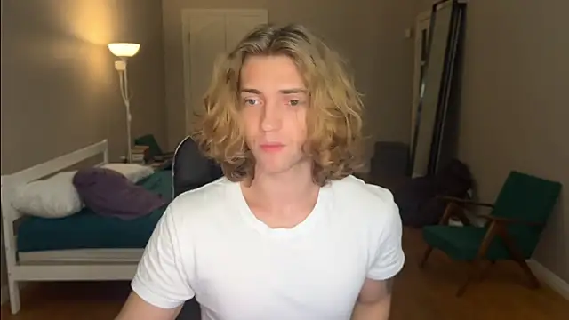Snapshot of DanielWalkerr chatting on 07/16/26, 07:42 DanielWalkerr online show from 07/16/26, 07:42