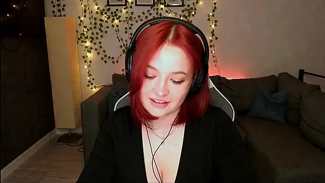 MiaSelene  online show from 06/18/26, 01:50