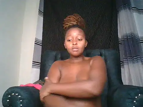 Snapshot of Ellah_simone chatting on 07/01/26, 12:01 Ellah simone online show from 07/01/26, 12:01