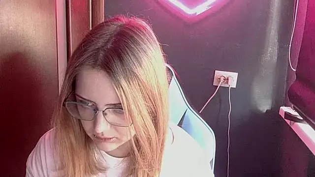 EnsuingPetal online show from 06/06/26, 02:44
