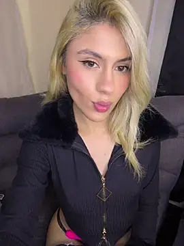 Snapshot of Lia-firee chatting on 07/19/26, 05:11 Lia-firee online show from 07/19/26, 05:11
