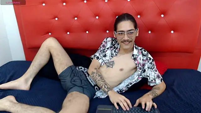 Snapshot of bigcock_robert chatting on 06/10/26, 07:24 bigcock robert online show from 06/10/26, 07:24