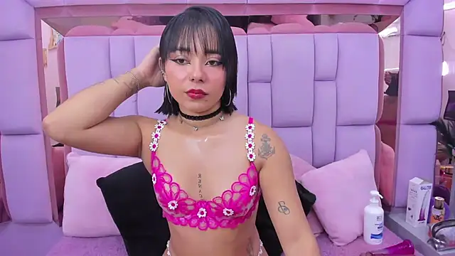 Snapshot of roxane_vega chatting on 07/21/26, 04:31 roxane vega online show from 07/21/26, 04:31