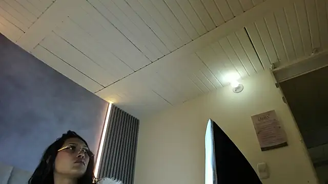 Snapshot of LunaAura chatting on 07/25/26, 04:10 LunaAura online show from 07/25/26, 04:10