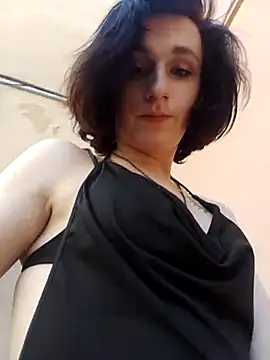 Snapshot of MickeQuinee chatting on 07/18/26, 11:03 MickeQuinee online show from 07/18/26, 11:03