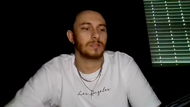 Snapshot of Mikecloudyhawk chatting on 06/19/26, 01:04 Mikecloudyhawk online show from 06/19/26, 01:04