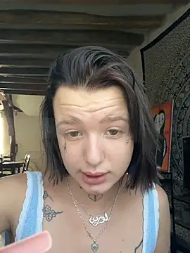 Snapshot of gueule_d-ange chatting on 06/15/26, 02:52 gueule d-ange online show from 06/15/26, 02:52