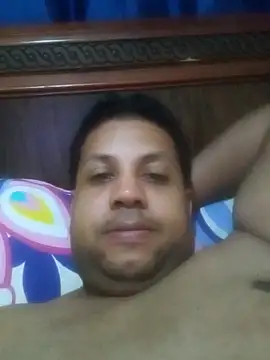 Snapshot of BustlingShirt chatting on 06/14/26, 02:24 BustlingShirt online show from 06/14/26, 02:24