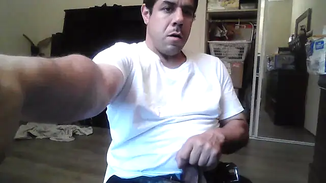 Snapshot of toosexy4myshirt chatting on 07/05/26, 11:23 toosexy4myshirt online show from 07/05/26, 11:23