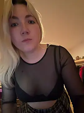 Snapshot of LauraStarr chatting on 06/16/26, 12:41 LauraStarr online show from 06/16/26, 12:41