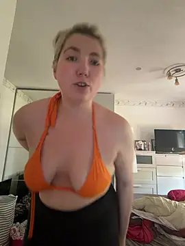Snapshot of LauraStarr chatting on 06/24/26, 11:09 LauraStarr online show from 06/24/26, 11:09