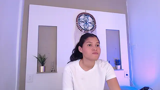 Snapshot of Kitty_Desire2 chatting on 06/19/26, 12:31 Kitty Desire2 online show from 06/19/26, 12:31