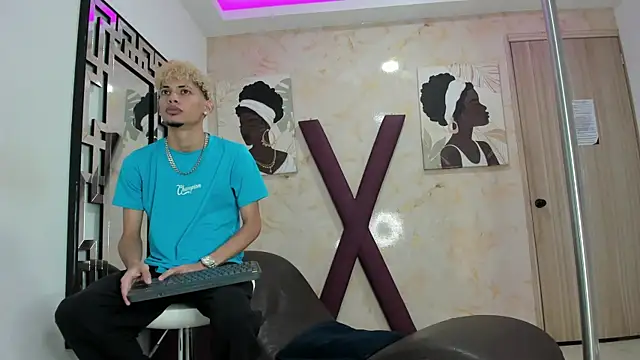 Snapshot of Hot_skinny_guys chatting on 07/13/26, 07:16 Hot skinny guys online show from 07/13/26, 07:16