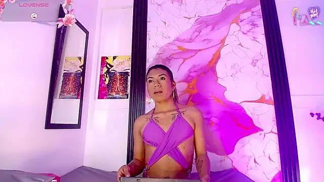 Astrid Cardenas online show from 06/11/26, 03:37