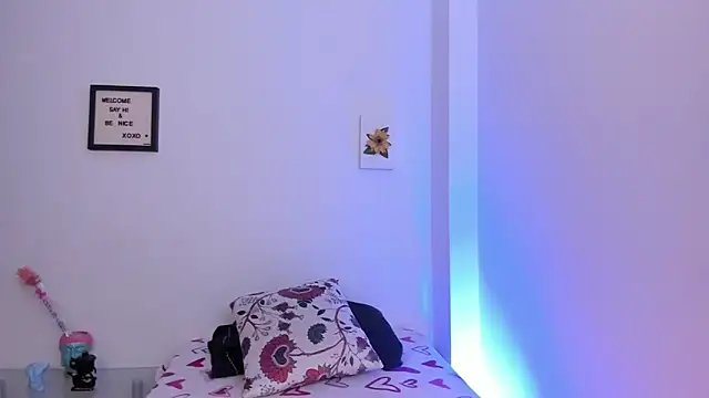 LauraToro  online show from 02/20/26, 09:15