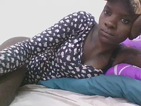 Snapshot of ebonypetite2 chatting on 07/10/26, 04:39 ebonypetite2 online show from 07/10/26, 04:39
