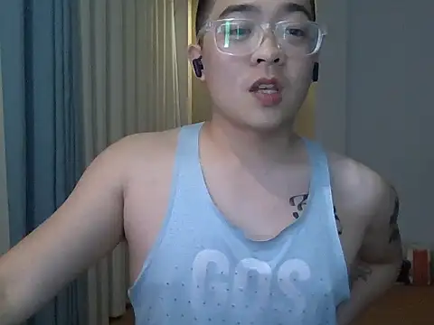 Snapshot of iamtobias chatting on 06/09/26, 04:18 iamtobias online show from 06/09/26, 04:18