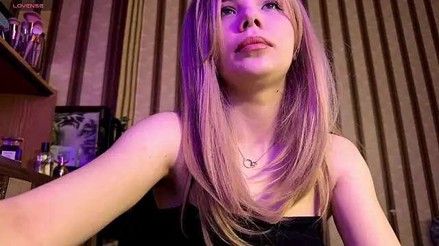 Snapshot of MilaJucy chatting on 06/13/26, 11:30 MilaJucy online show from 06/13/26, 11:30