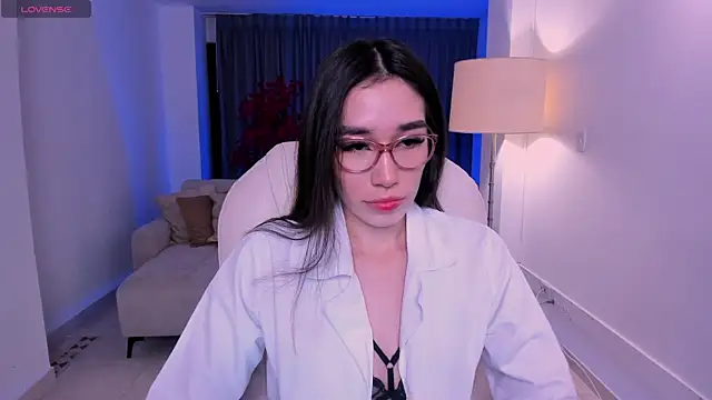 Snapshot of Emma_caarter_ chatting on 06/19/26, 03:11 Emma caarter online show from 06/19/26, 03:11