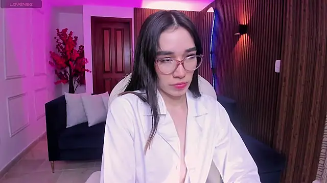 Snapshot of Emma_caarter_ chatting on 06/26/26, 03:11 Emma caarter online show from 06/26/26, 03:11
