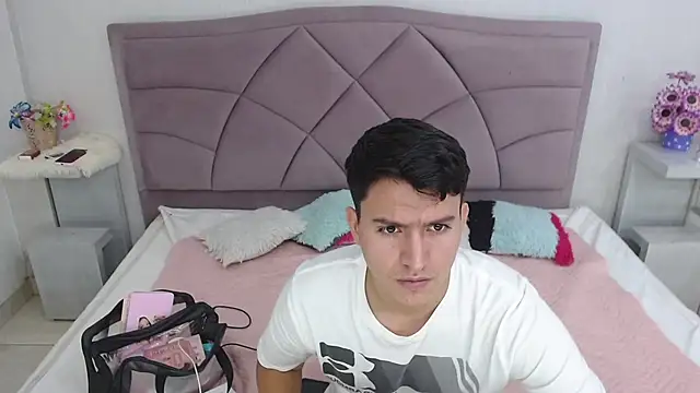 Snapshot of naho_alejo chatting on 07/18/26, 03:11 naho alejo online show from 07/18/26, 03:11