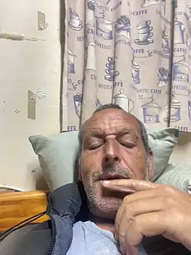 Snapshot of GeldenKuy chatting on 06/23/26, 04:27 GeldenKuy online show from 06/23/26, 04:27