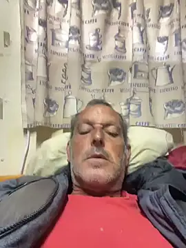 Snapshot of GeldenKuy chatting on 06/30/26, 02:18 GeldenKuy online show from 06/30/26, 02:18