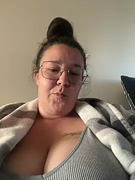 Snapshot of curvymayaxo chatting on 06/10/26, 06:51 curvymayaxo online show from 06/10/26, 06:51
