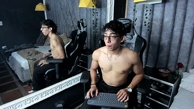 JuliaanRoss online show from 07/24/26, 08:51