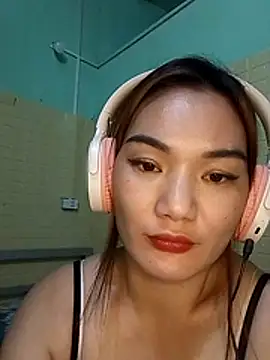 Snapshot of Voiva11 chatting on 07/04/26, 01:39 Voiva11 online show from 07/04/26, 01:39